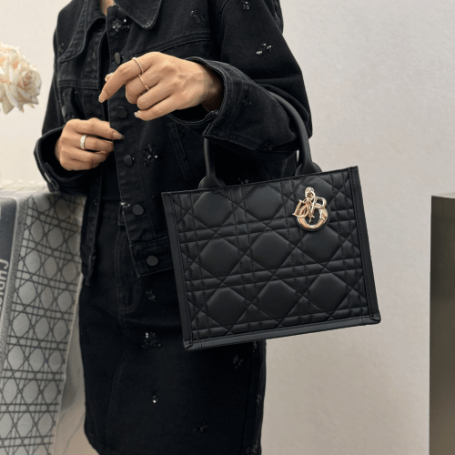 디올 스몰 북 토트백 매크로까나쥬 블랙