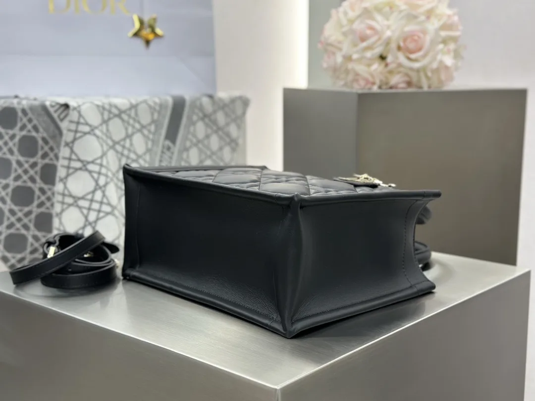 디올 스몰 북 토트백 매크로까나쥬 블랙