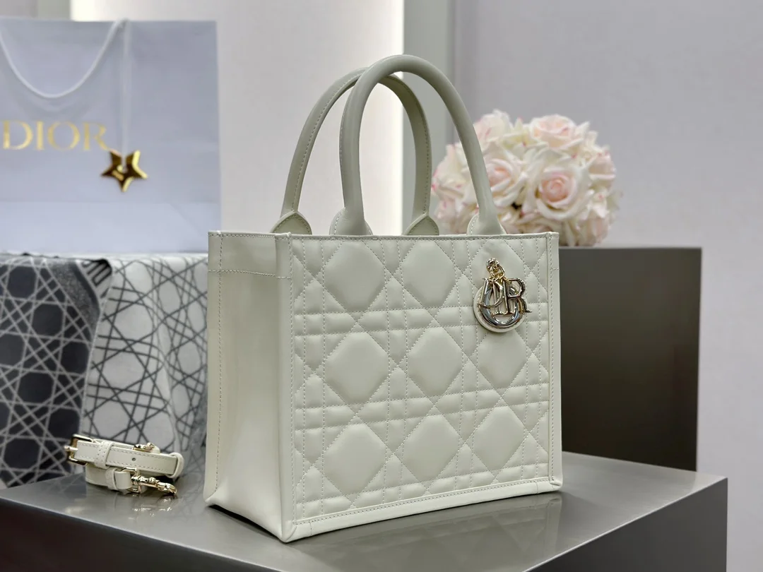 디올 스몰 북 토트백 매크로까나쥬 라떼