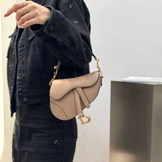 디올 스몰 새들 스트랩 백 카라멜 베이지