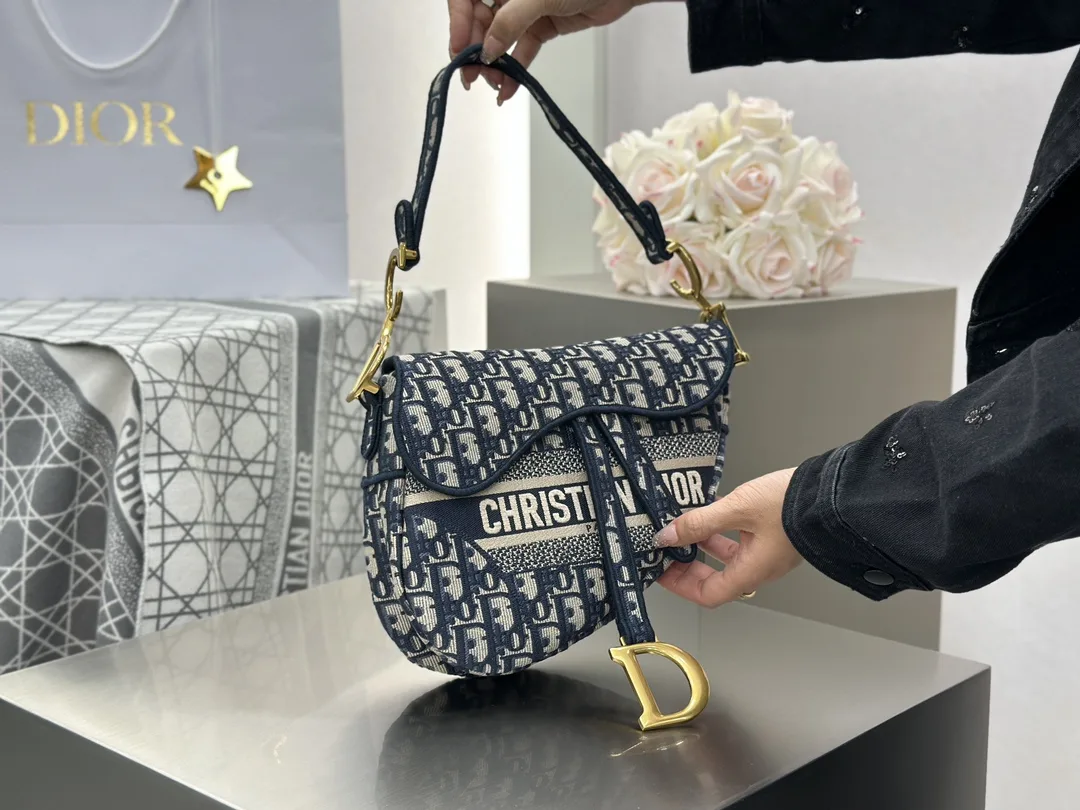 디올 미디엄 새들 스트랩 백 오블리크 자카드 패브릭