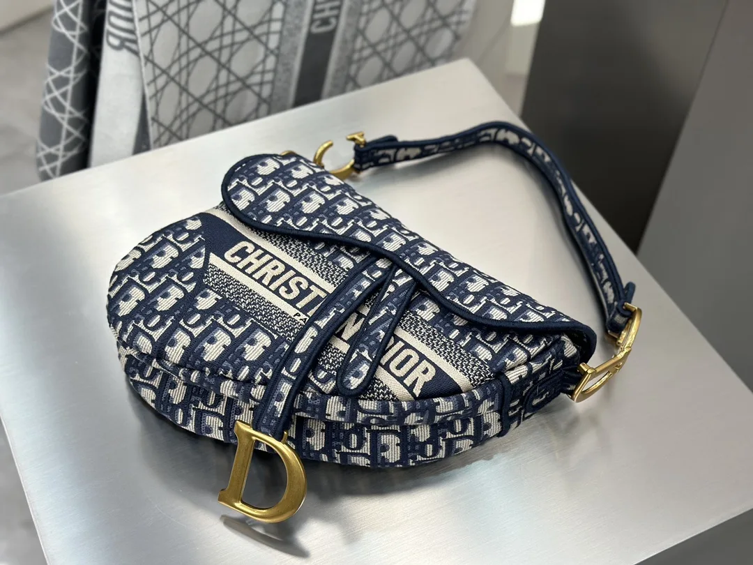 디올 미디엄 새들 스트랩 백 오블리크 자카드 패브릭