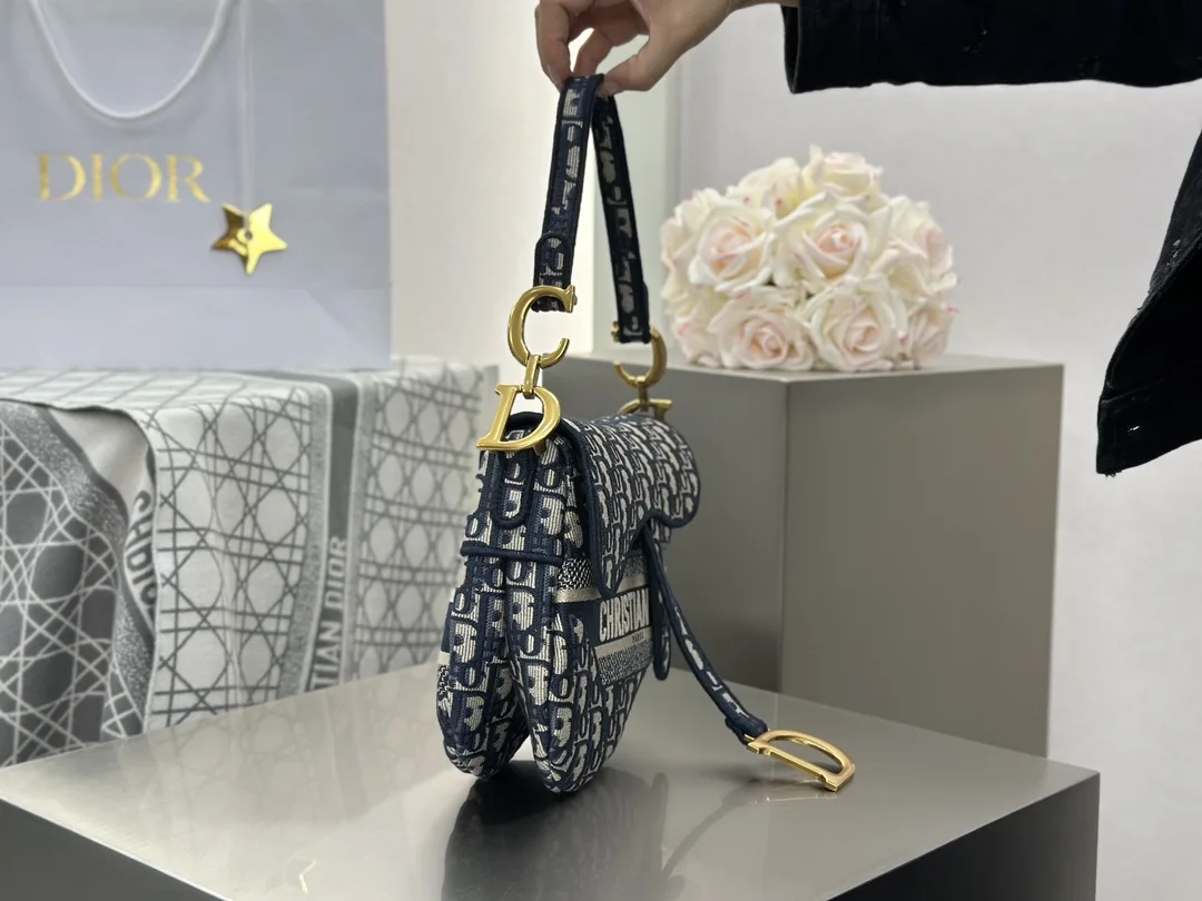 디올 미디엄 새들 스트랩 백 오블리크 자카드 패브릭