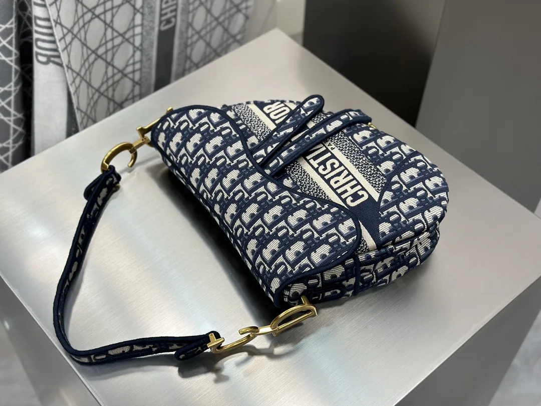 디올 미디엄 새들 스트랩 백 오블리크 자카드 패브릭