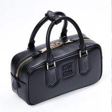 미우미우 블랙 스몰 나파 가죽 가방