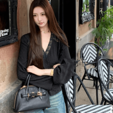 미우미우 아벙츄어 미니 나파 레더 백 블랙