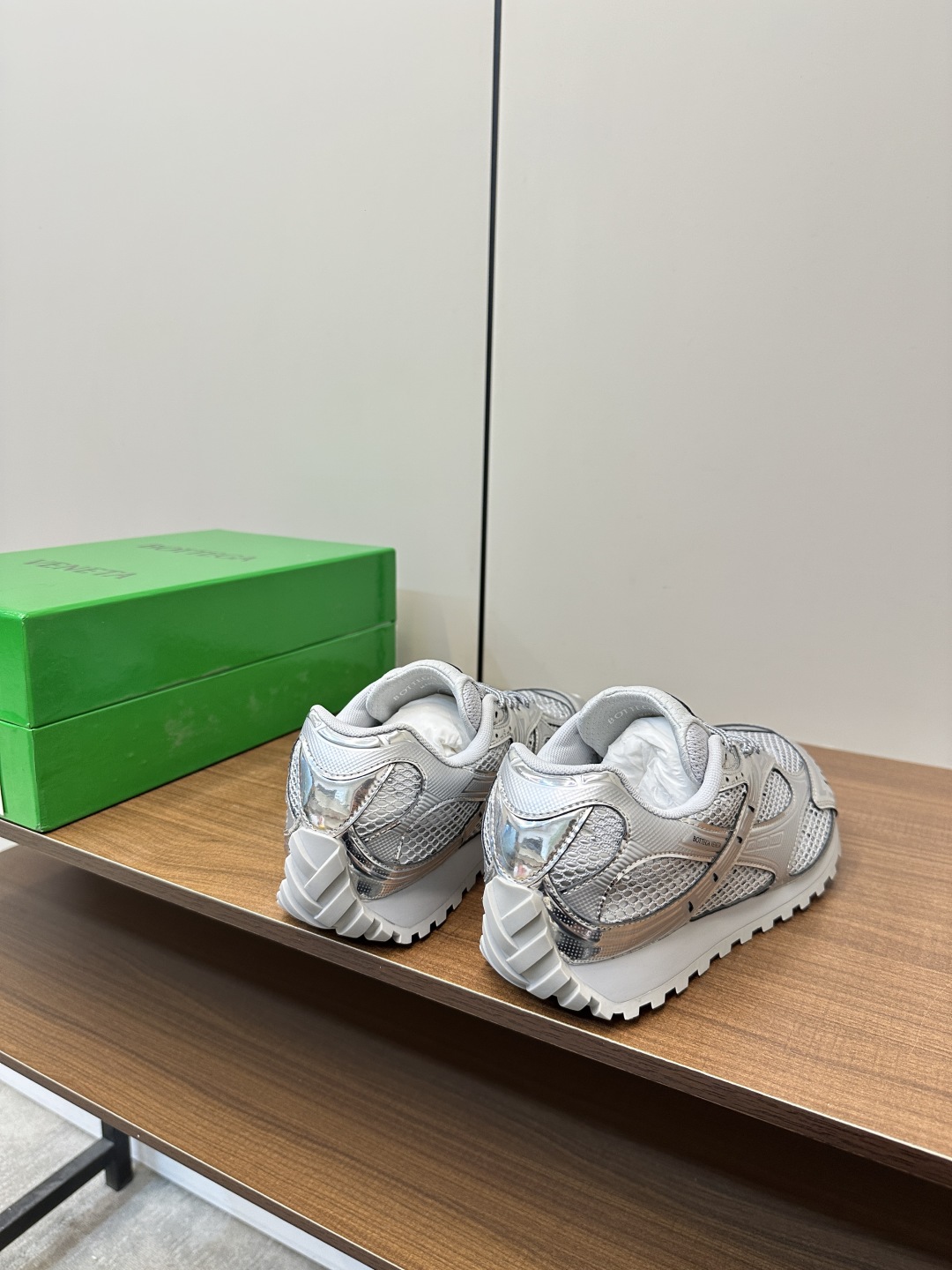 보테가베네타 오르빗 스니커즈 실버