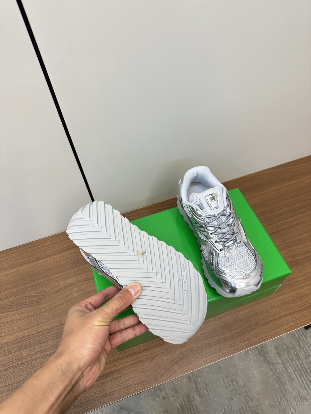 보테가베네타 오르빗 스니커즈 실버