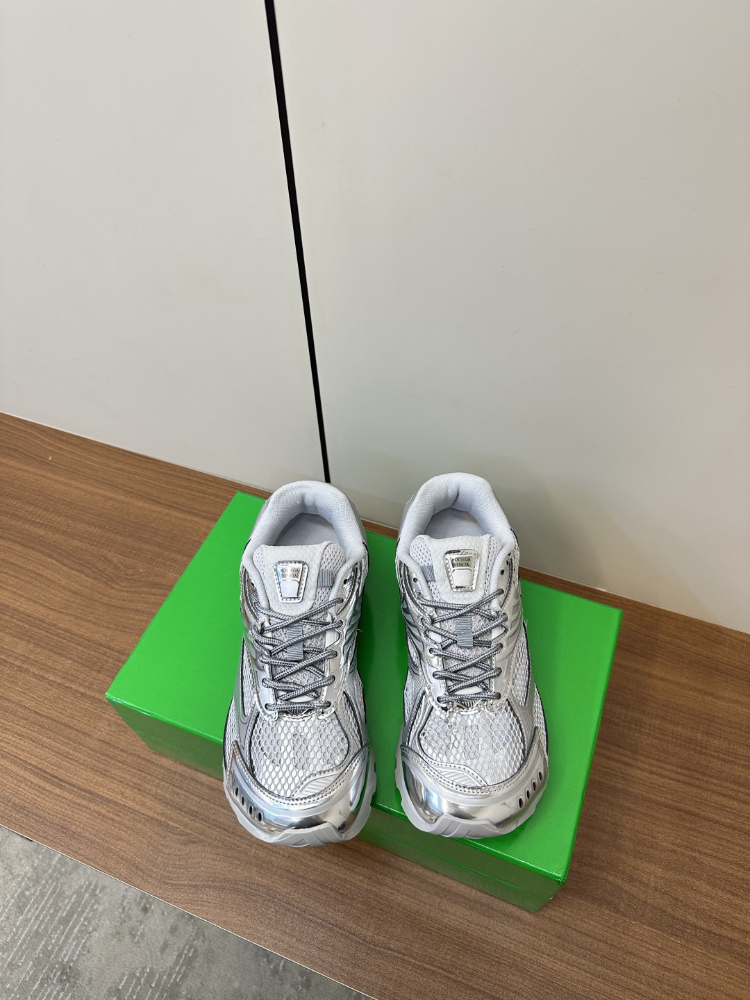 보테가베네타 오르빗 스니커즈 실버