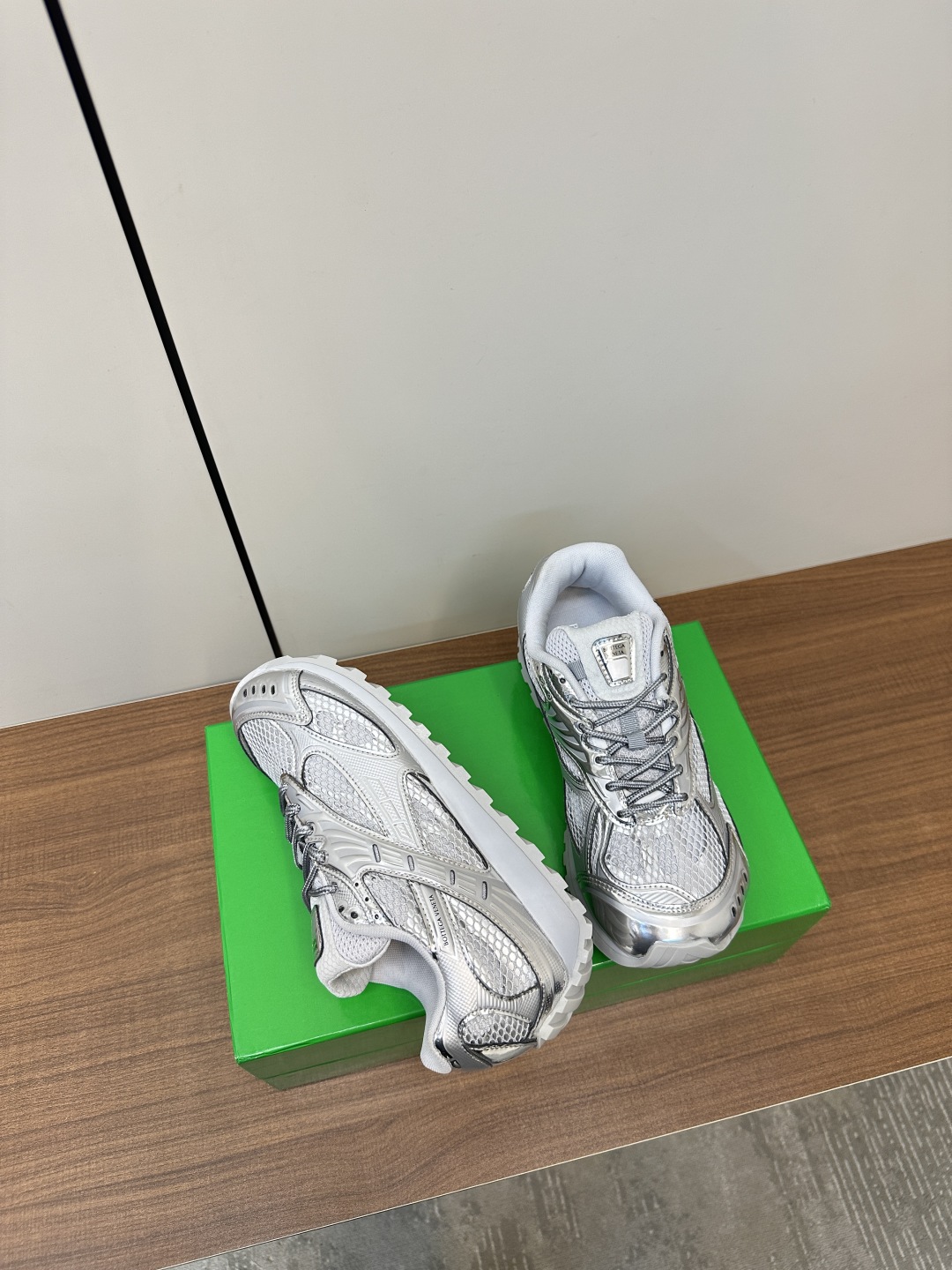 보테가베네타 오르빗 스니커즈 실버