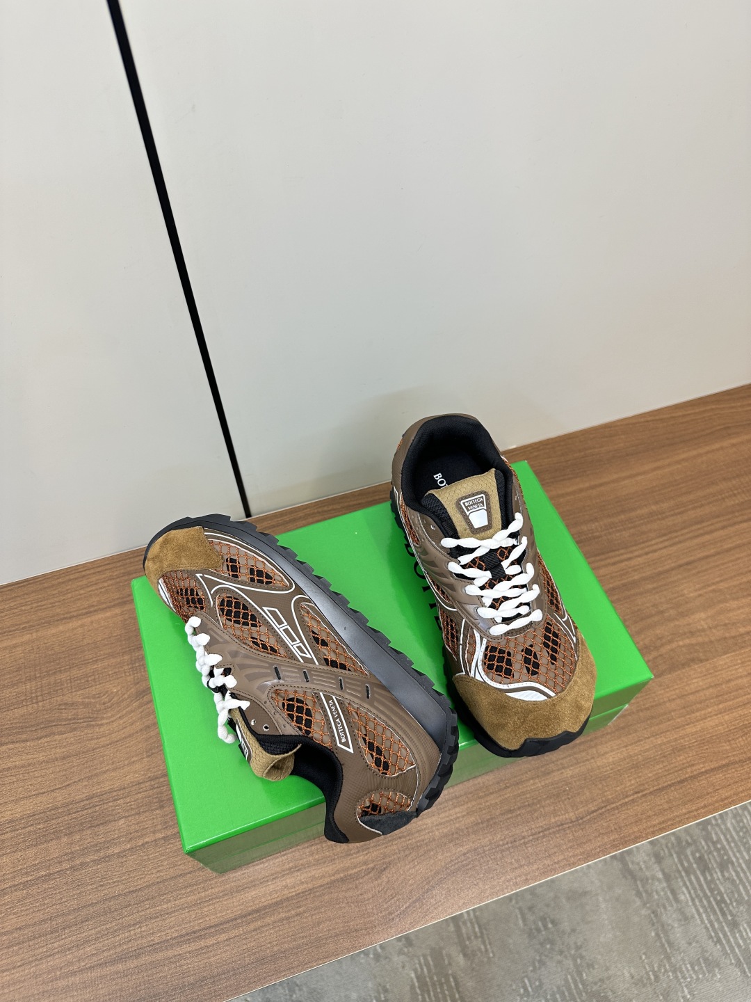 보테가베네타 오르빗 스니커즈 브라운