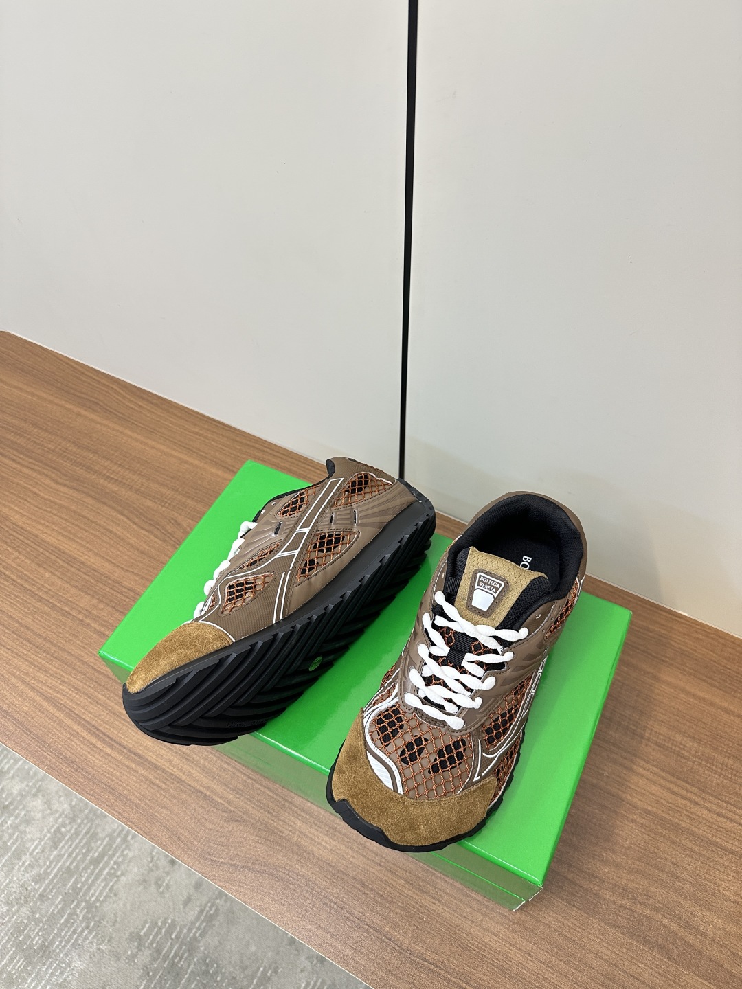 보테가베네타 오르빗 스니커즈 브라운