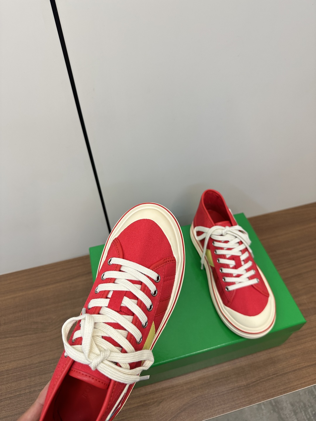 보테가베네타 엘리엇 스니커즈 레드