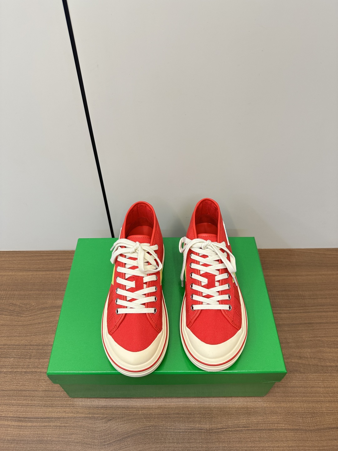 보테가베네타 엘리엇 스니커즈 레드