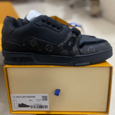 루이비통 LV 트레이너 스니커즈 모노그램 이클립스