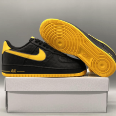 나이키 x 코비 에어포스 1 로우 QS 블랙 바시티 메이즈