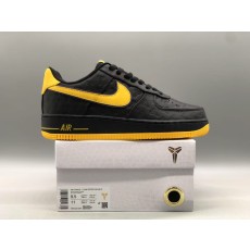 나이키 x 코비 에어포스 1 로우 QS 블랙 바시티 메이즈