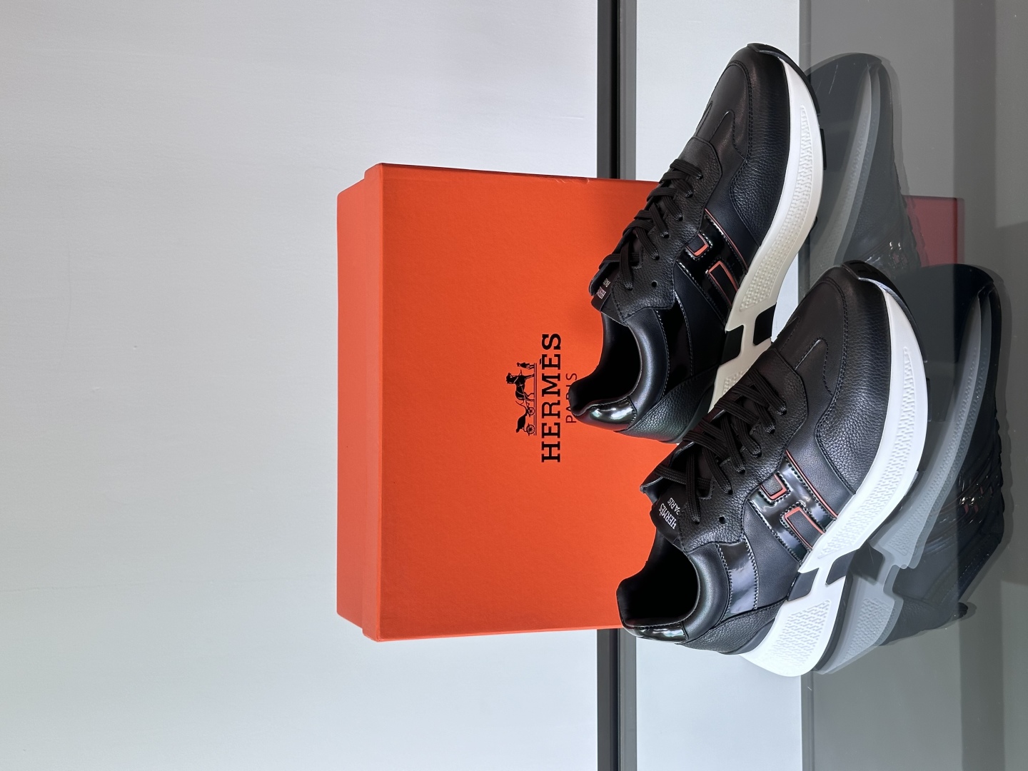 에르메스 휴고 스니커즈 블랙