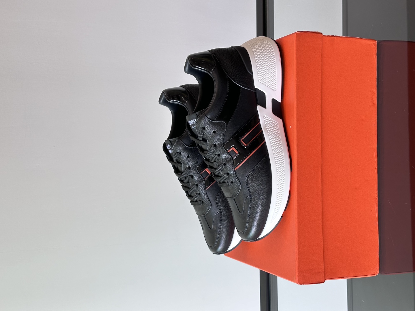 에르메스 휴고 스니커즈 블랙