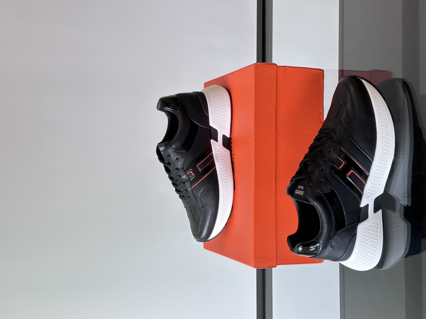 에르메스 휴고 스니커즈 블랙