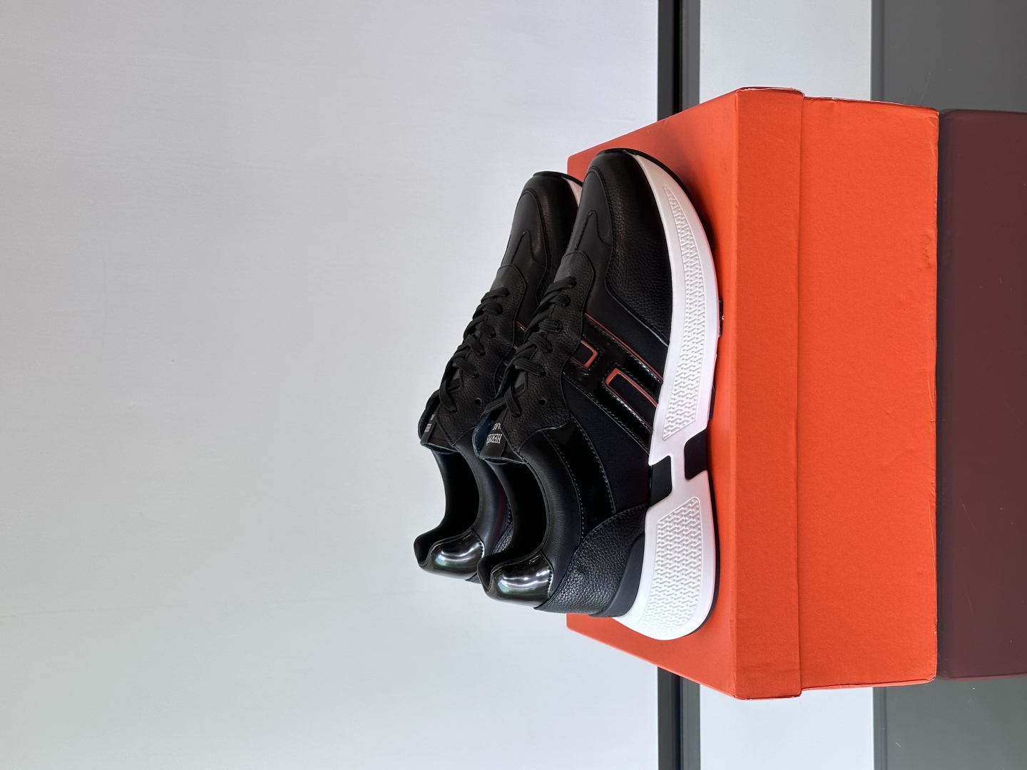 에르메스 휴고 스니커즈 블랙