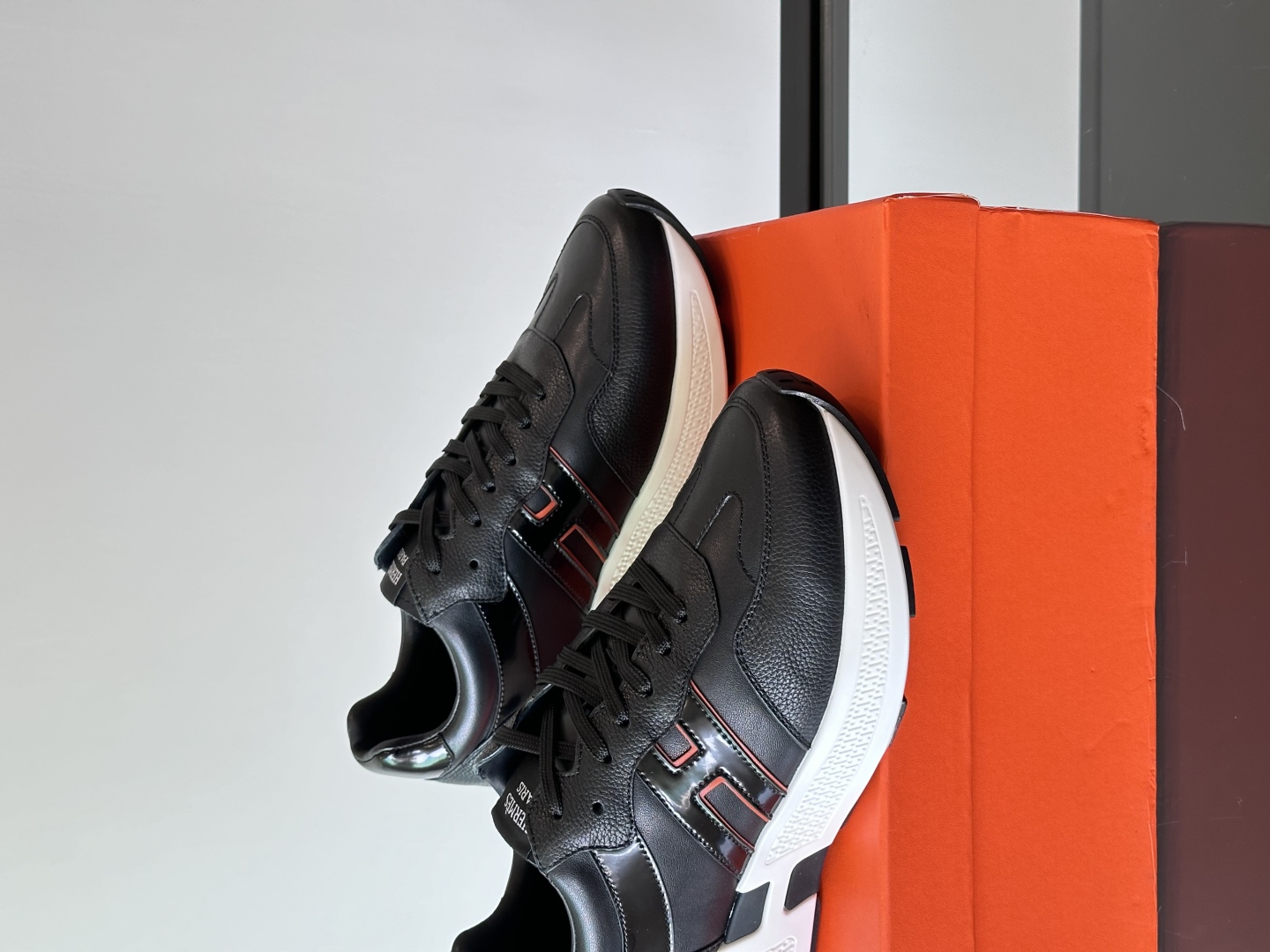 에르메스 휴고 스니커즈 블랙