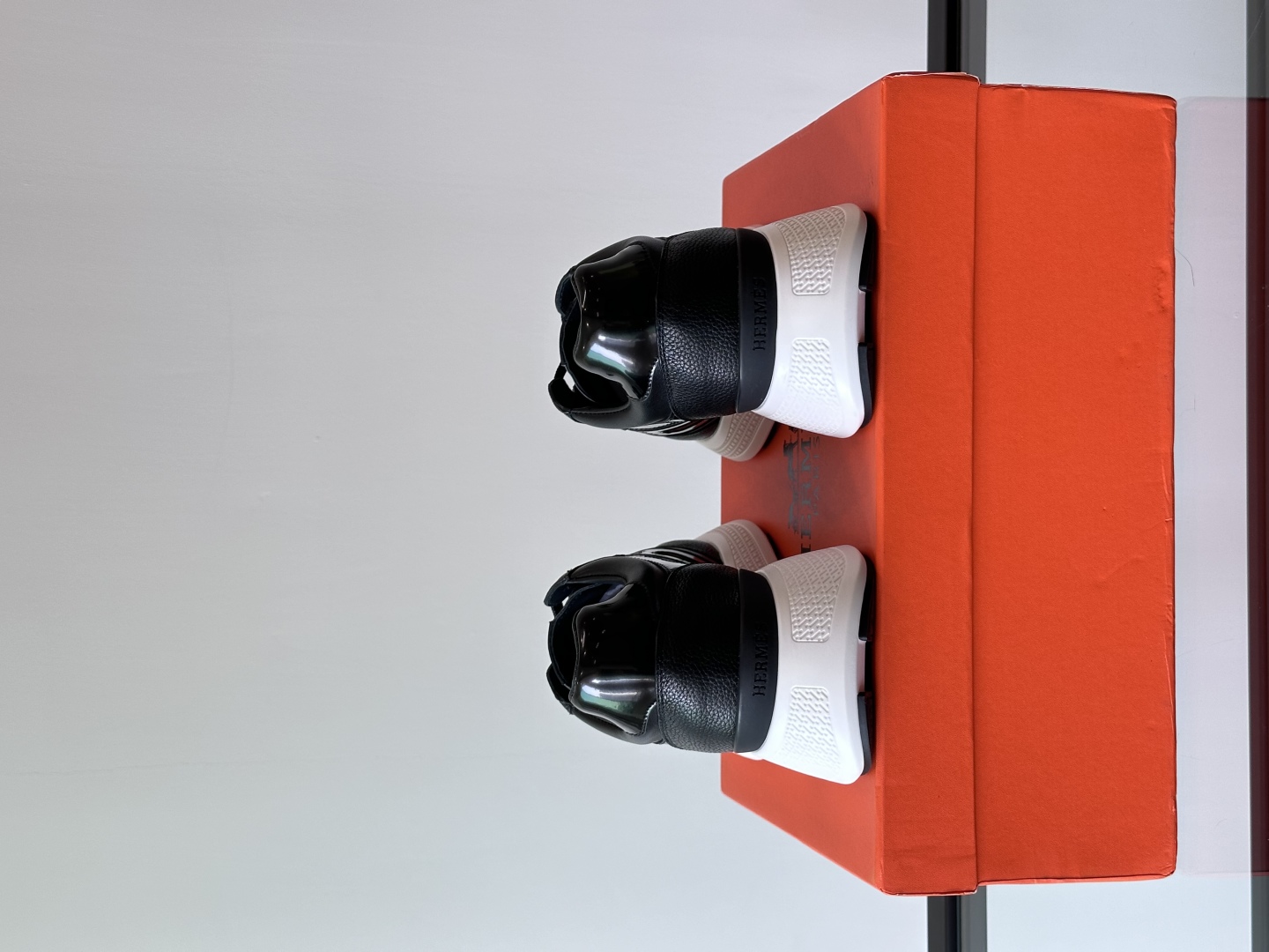 에르메스 휴고 스니커즈 블랙