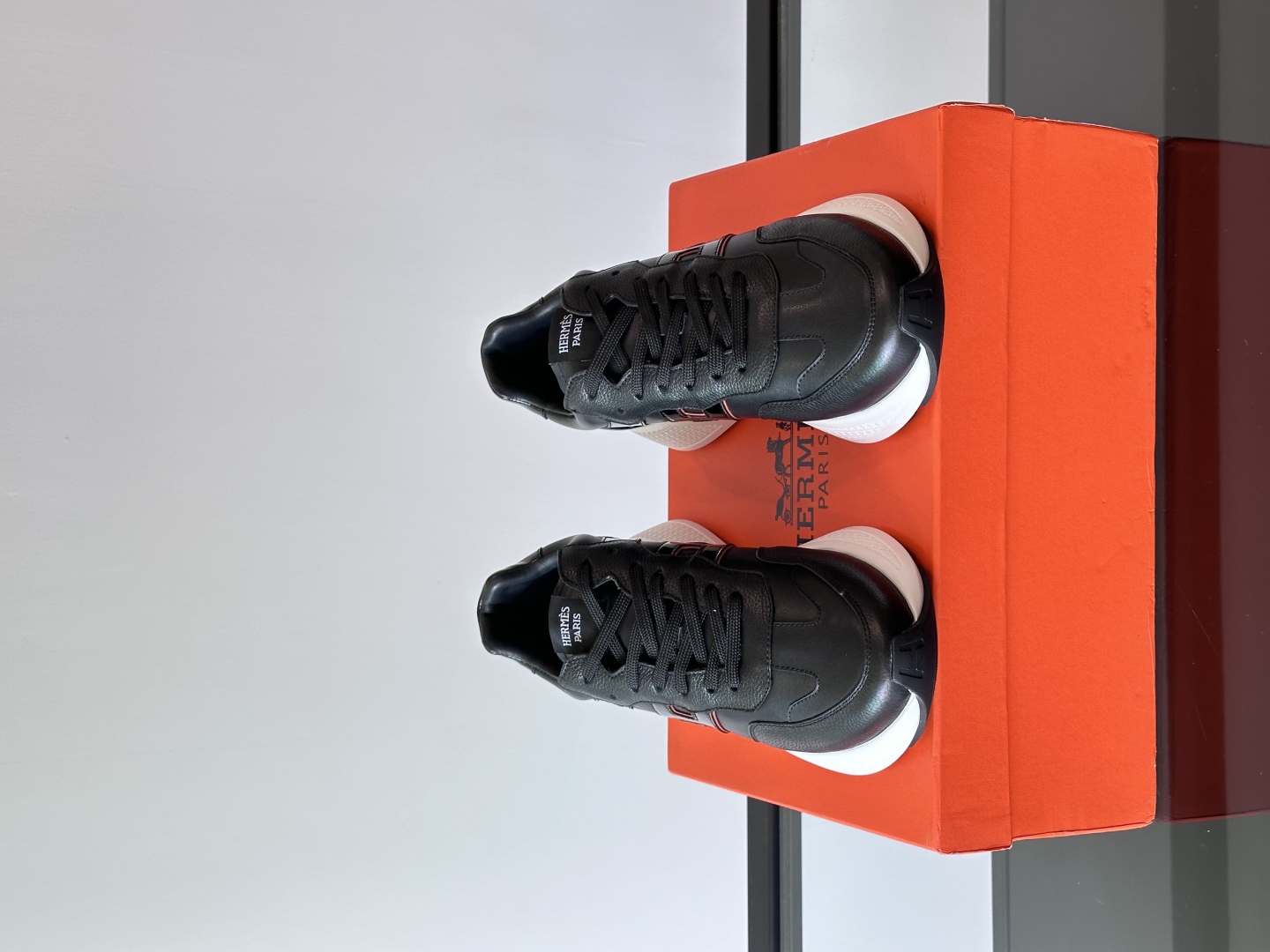 에르메스 휴고 스니커즈 블랙