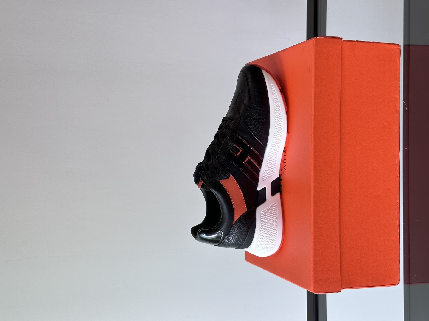 에르메스 휴고 스니커즈 블랙/오렌지