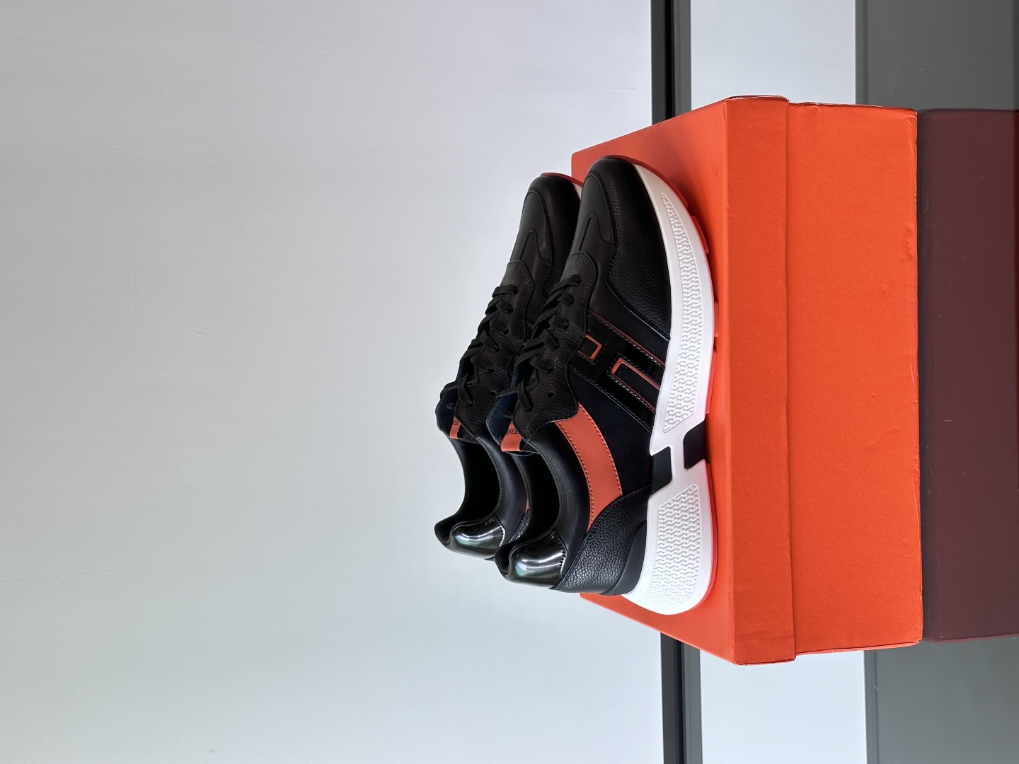 에르메스 휴고 스니커즈 블랙/오렌지