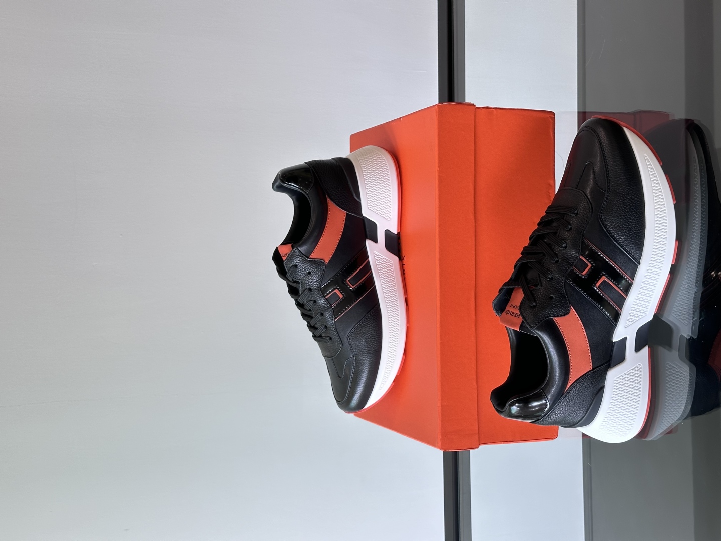 에르메스 휴고 스니커즈 블랙/오렌지