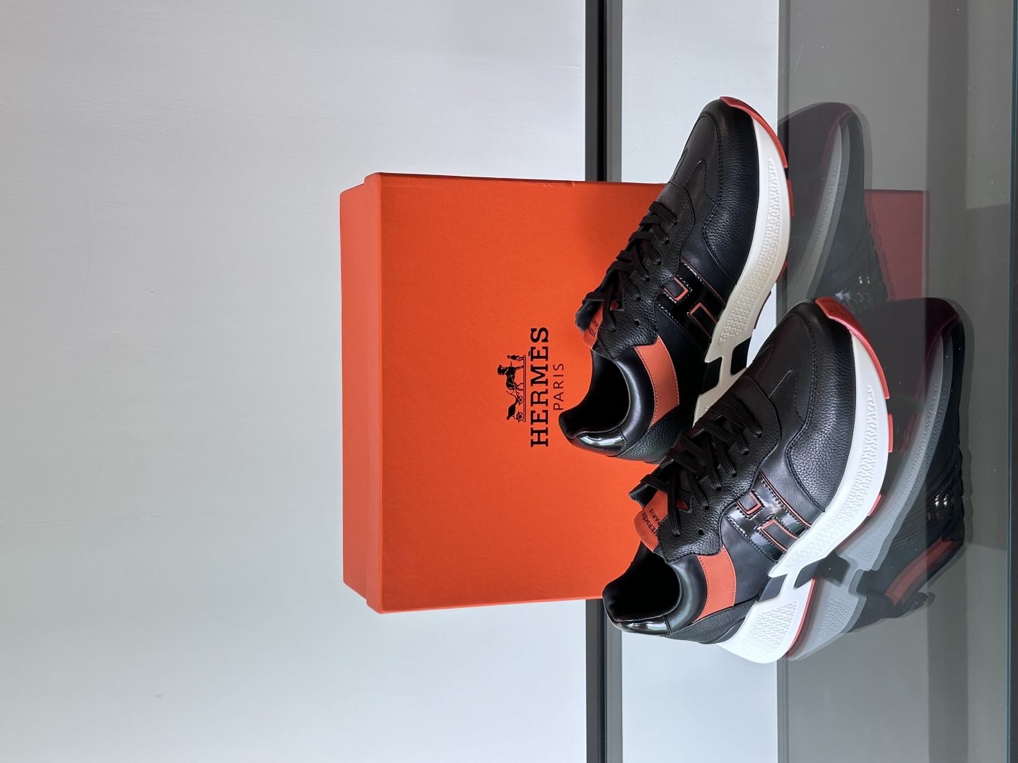 에르메스 휴고 스니커즈 블랙/오렌지