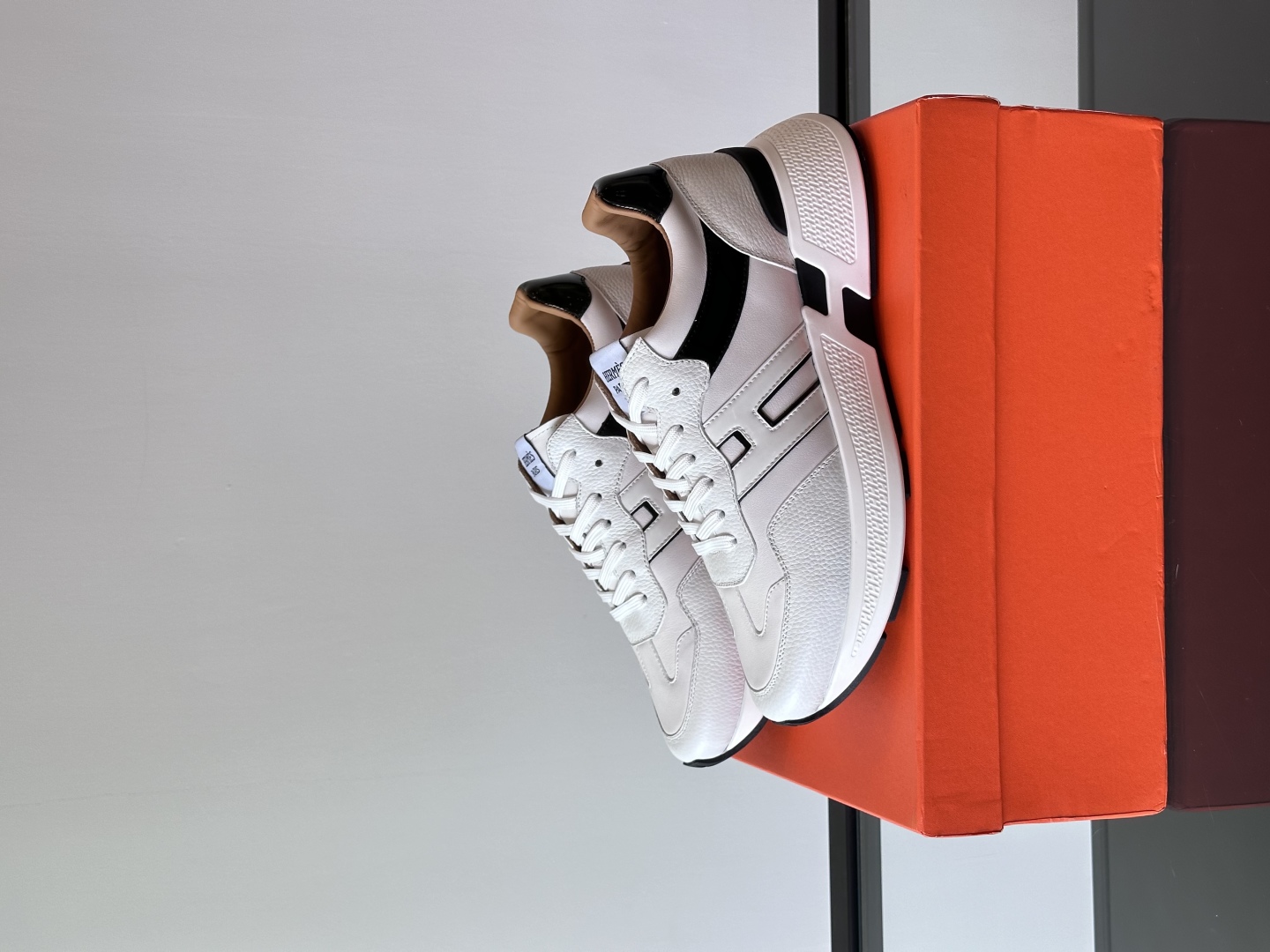 에르메스 휴고 스니커즈 화이트/블랙