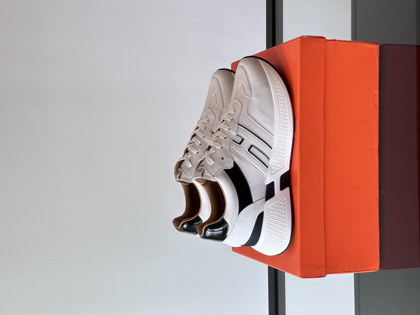 에르메스 휴고 스니커즈 화이트/블랙