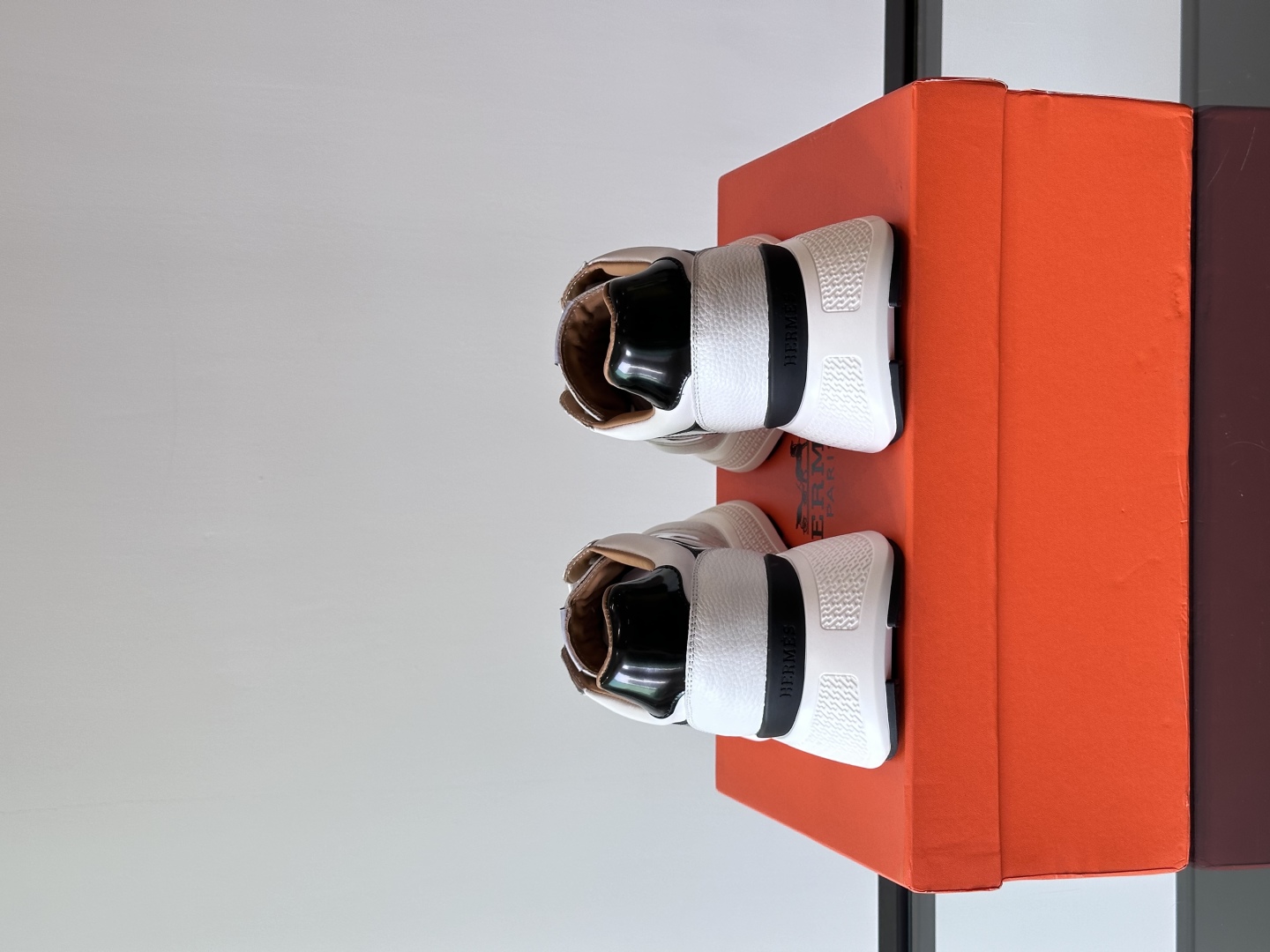 에르메스 휴고 스니커즈 화이트/블랙