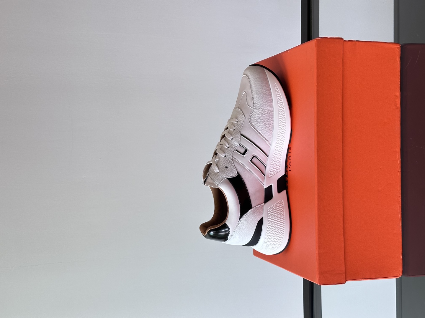 에르메스 휴고 스니커즈 화이트/블랙