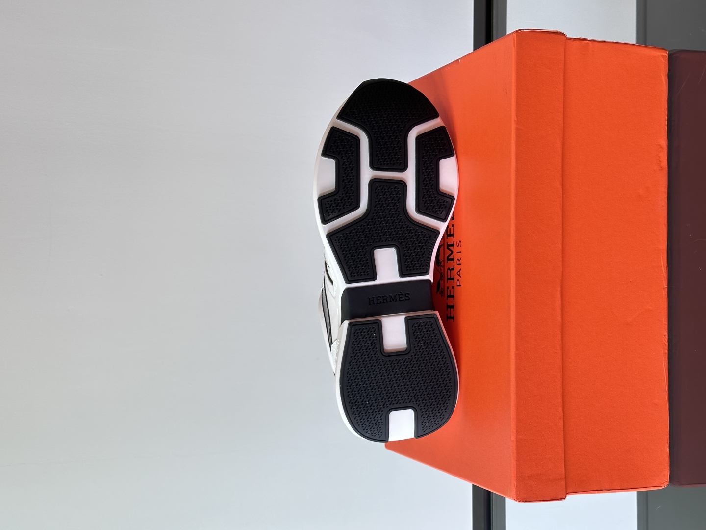 에르메스 휴고 스니커즈 화이트/블랙