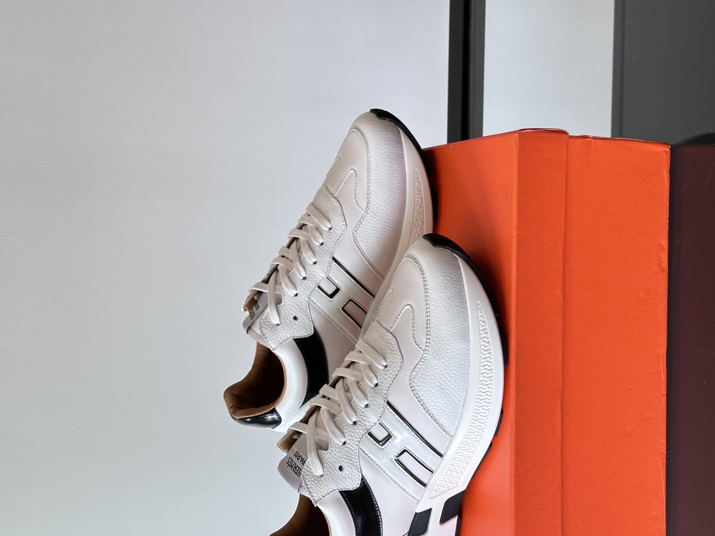 에르메스 휴고 스니커즈 화이트/블랙