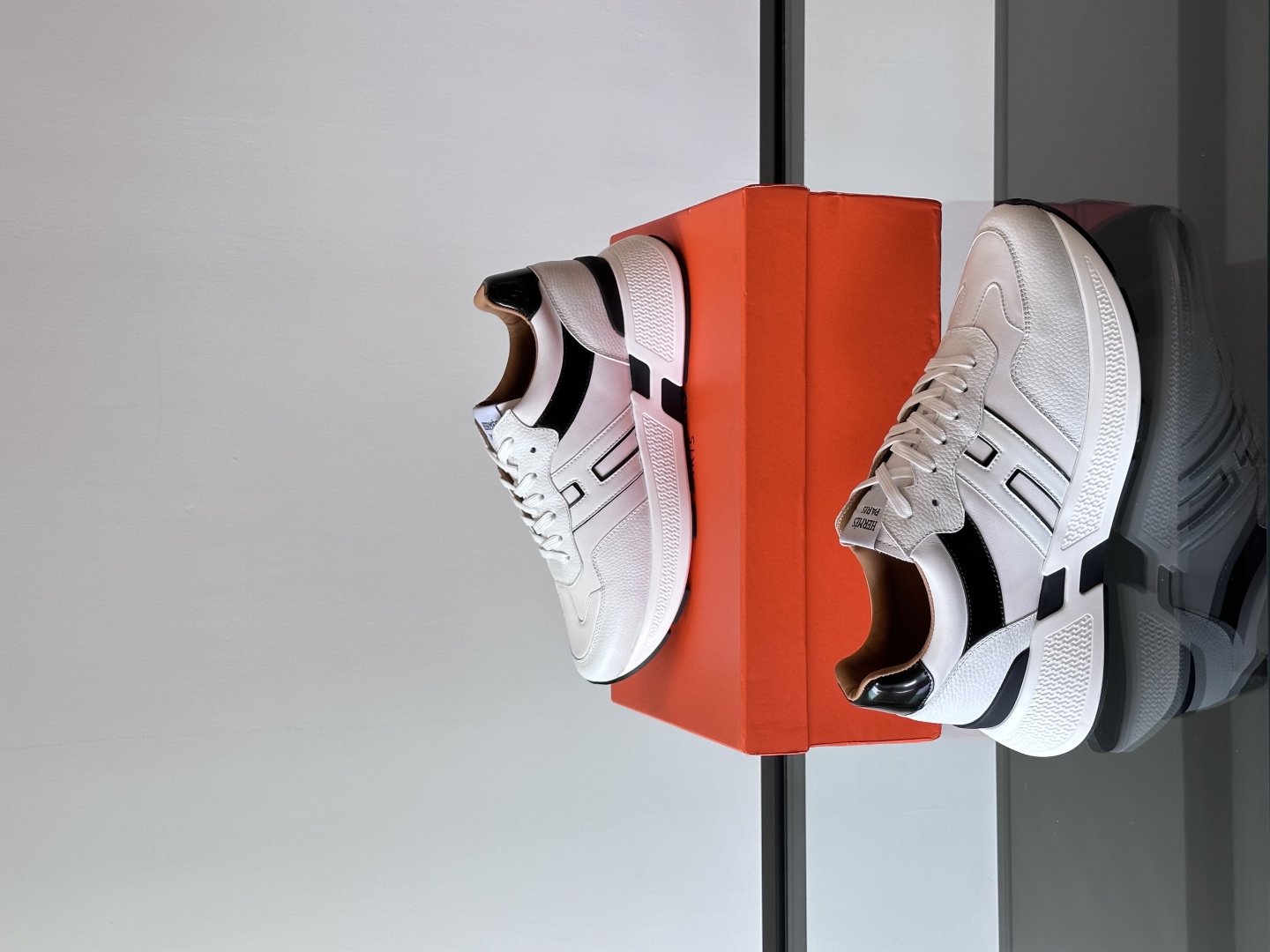 에르메스 휴고 스니커즈 화이트/블랙