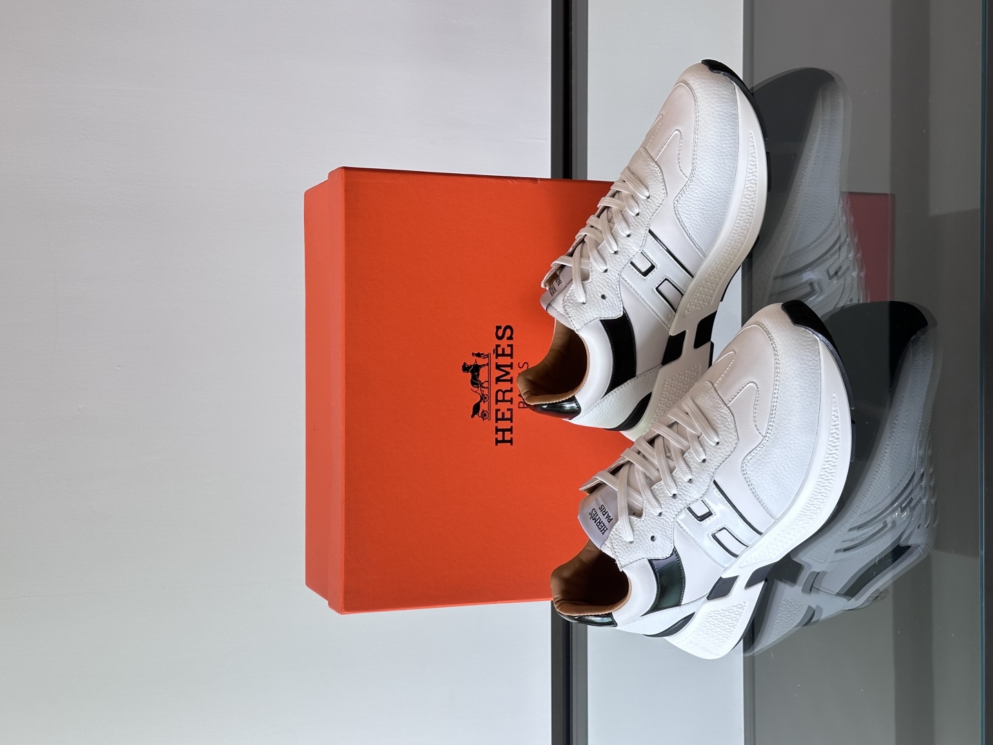 에르메스 휴고 스니커즈 화이트/블랙