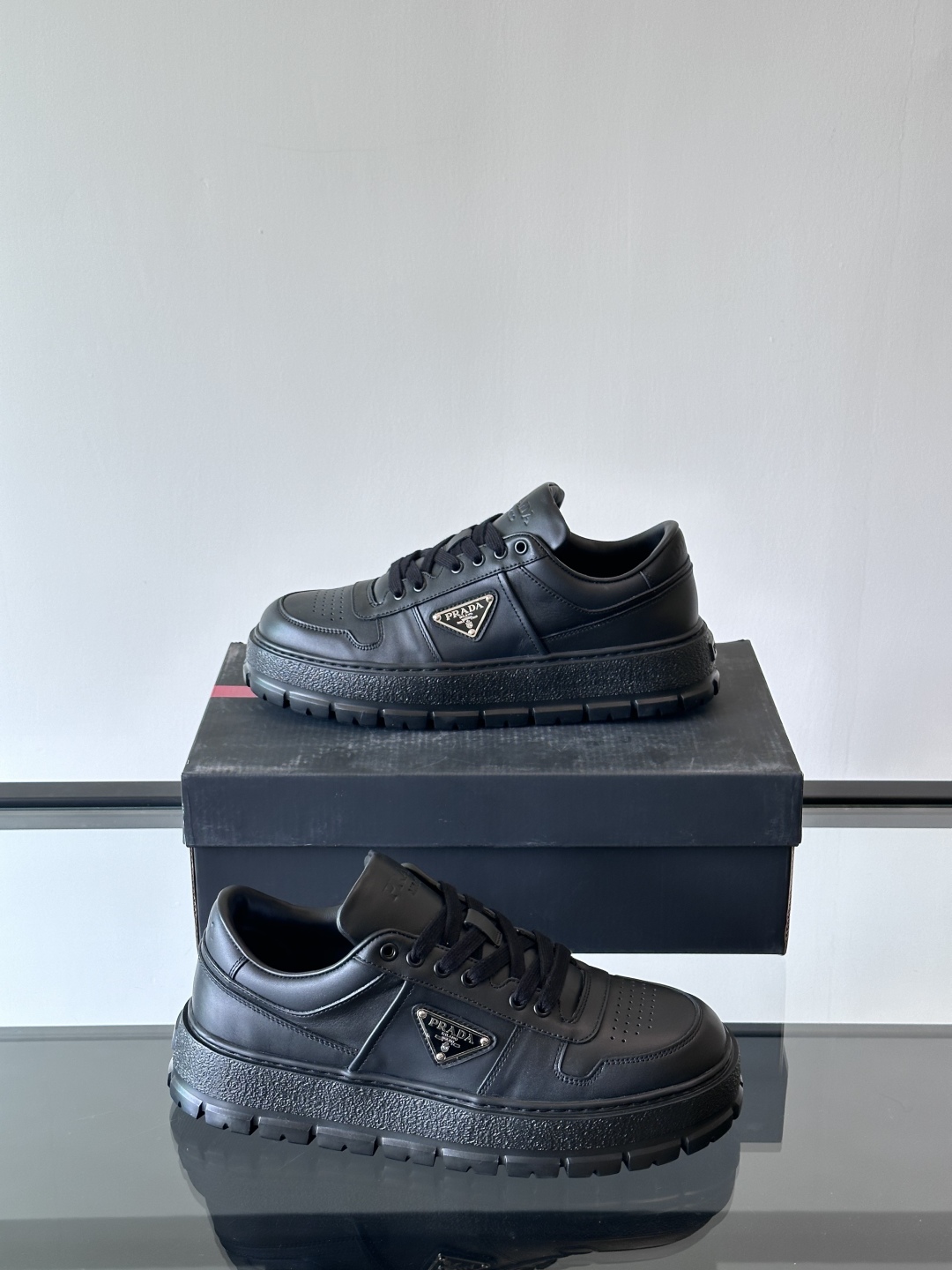 프라다 패딩 나파 레더 레이스업 스니커즈 블랙