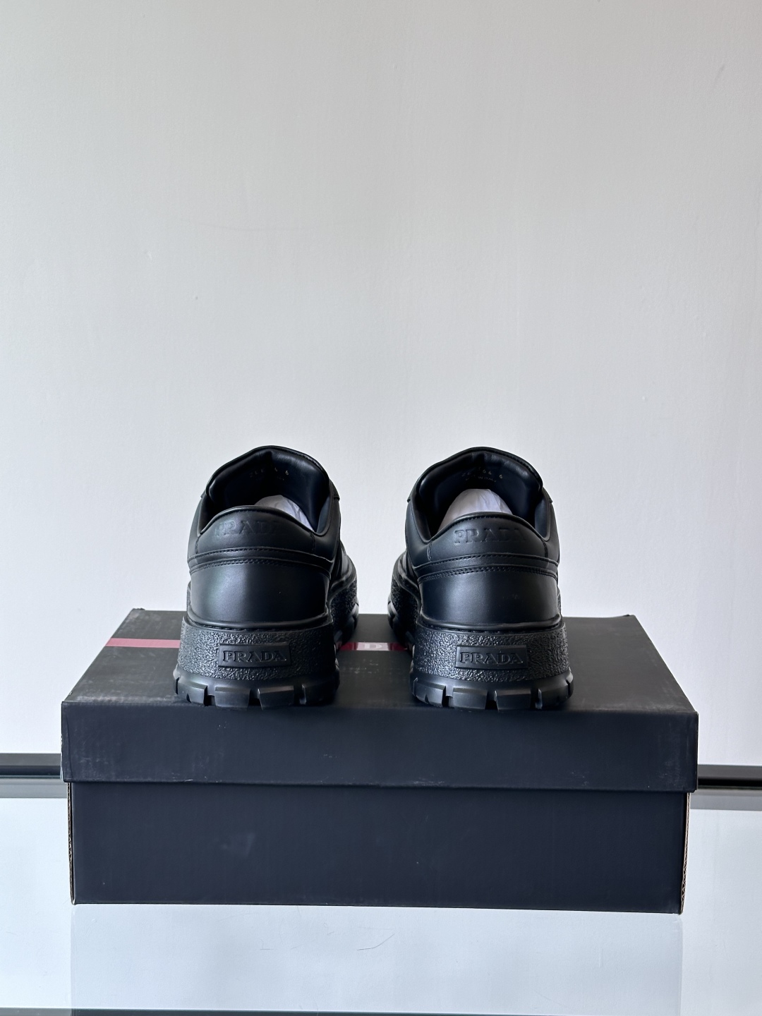 프라다 패딩 나파 레더 레이스업 스니커즈 블랙