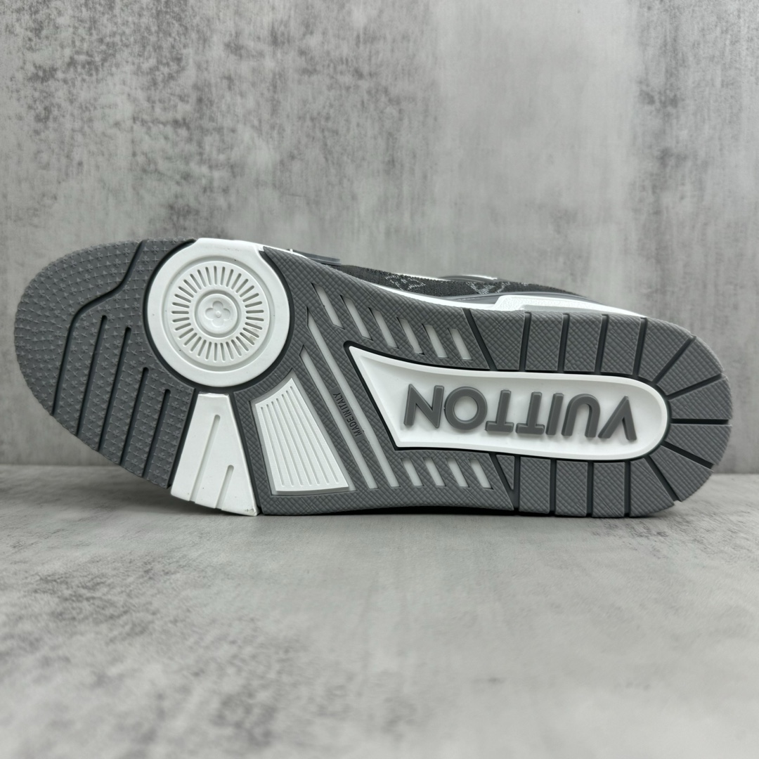 루이비통 LV 트레이너 스니커즈 화이트 블랙