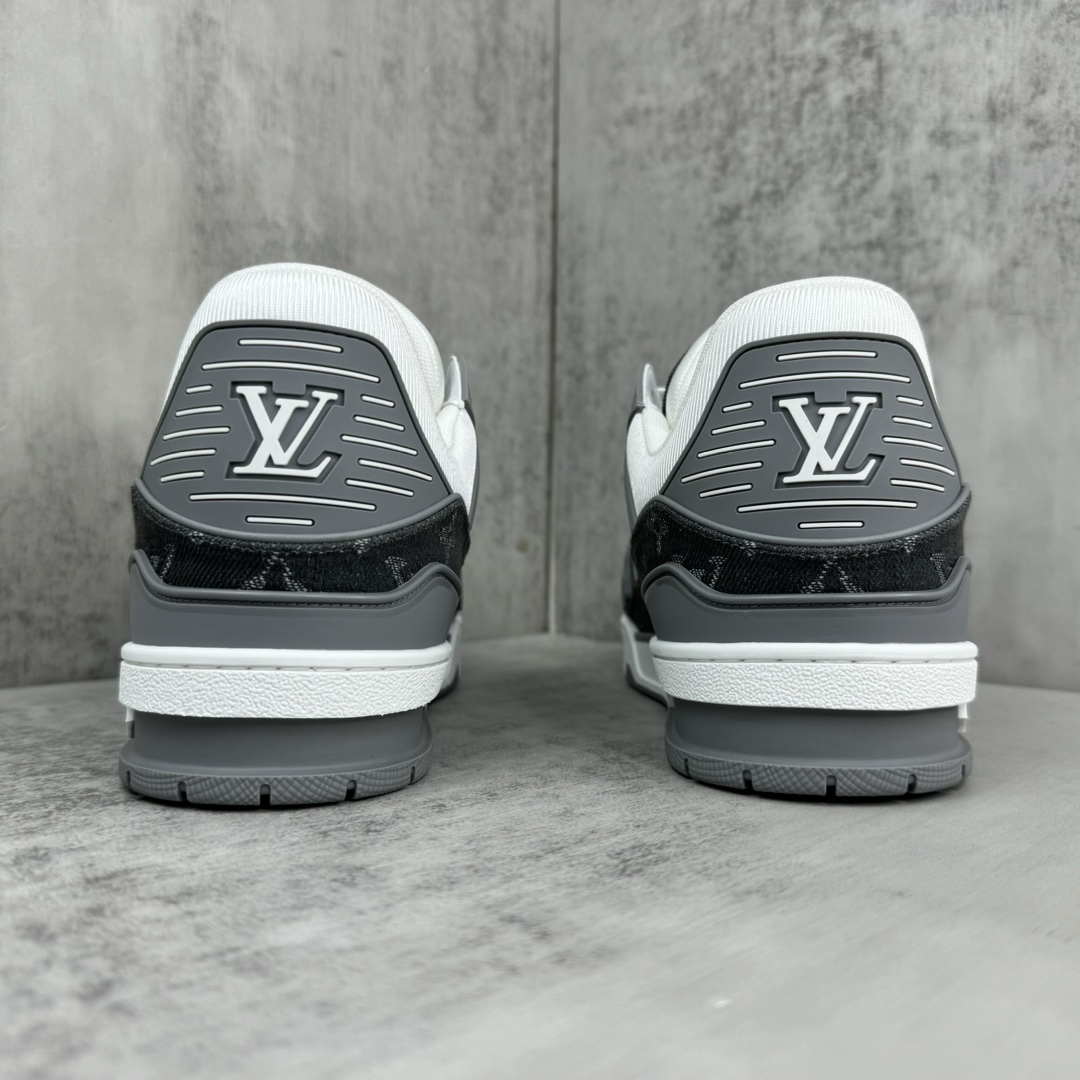 루이비통 LV 트레이너 스니커즈 화이트 블랙