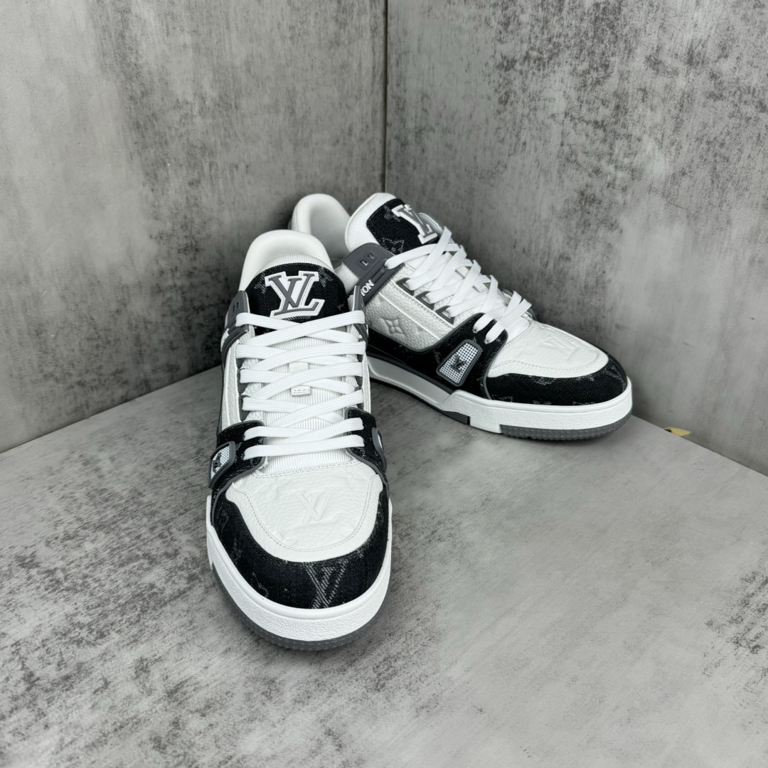 루이비통 LV 트레이너 스니커즈 화이트 블랙