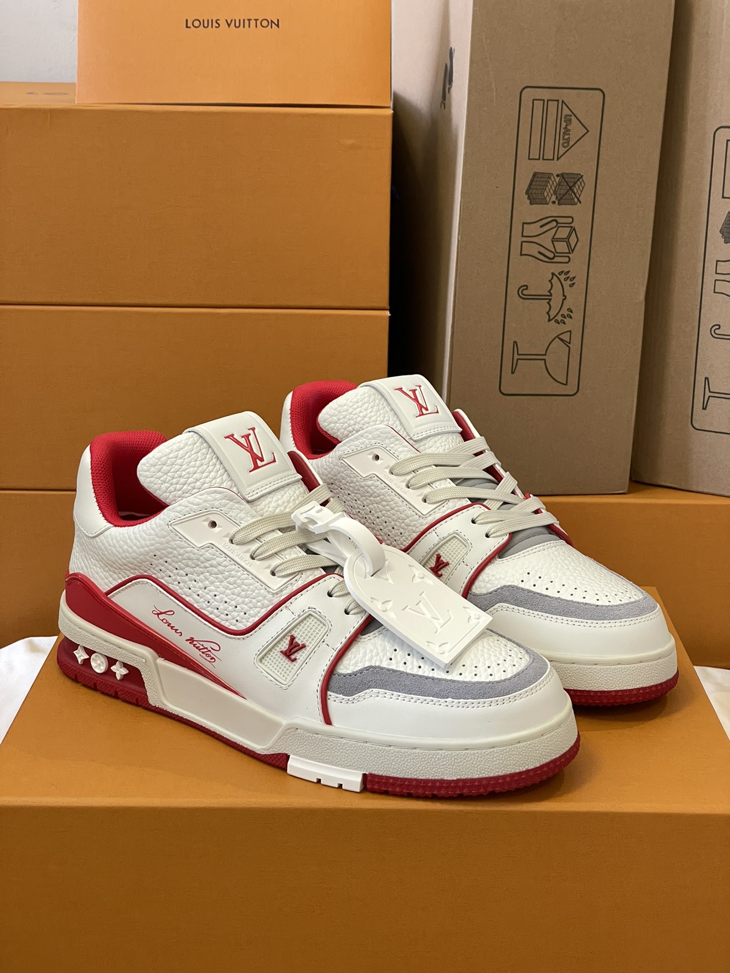 루이비통 LV 트레이너 스니커즈 레드