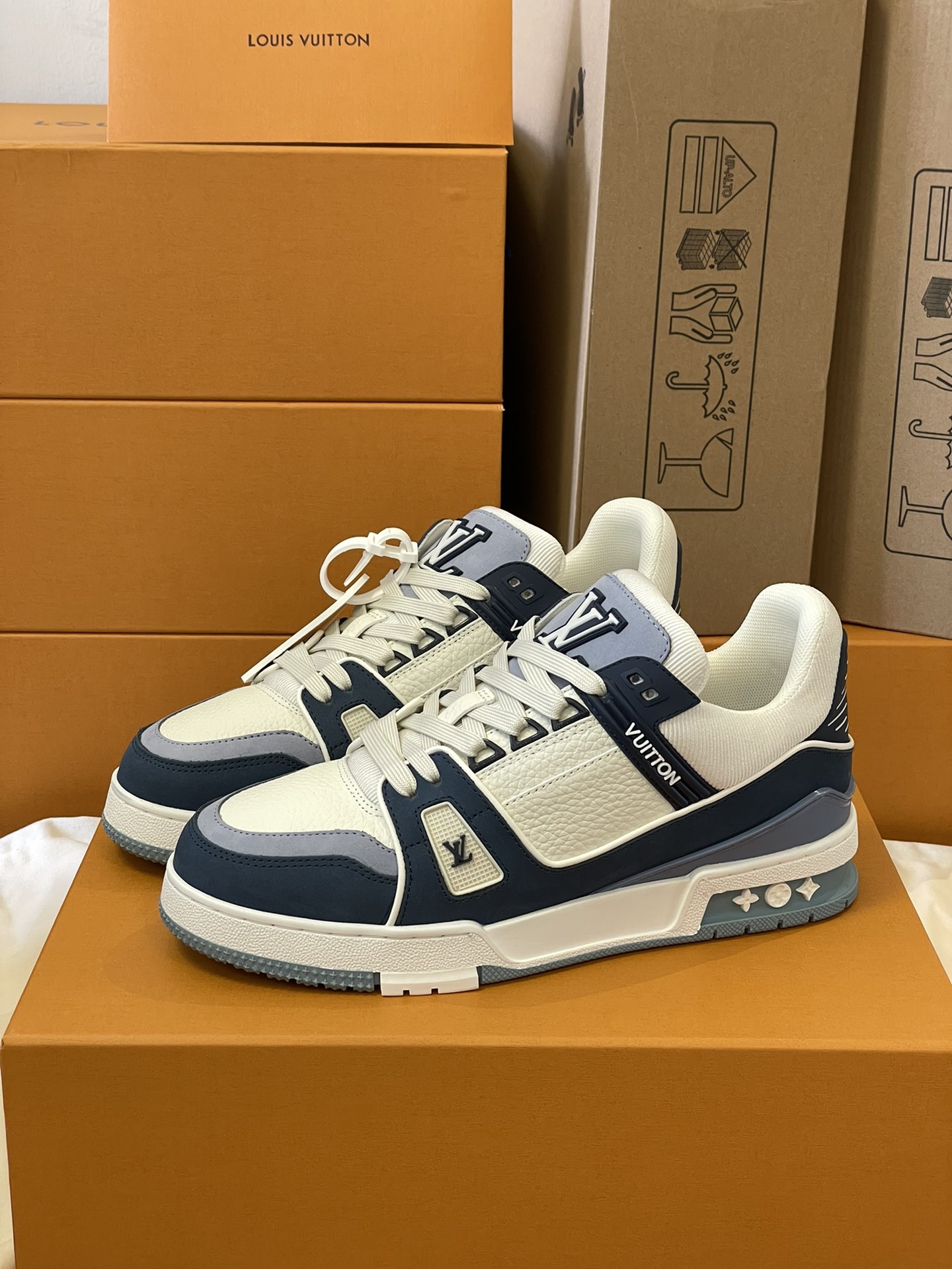 루이비통 LV 트레이너 스니커즈 블루