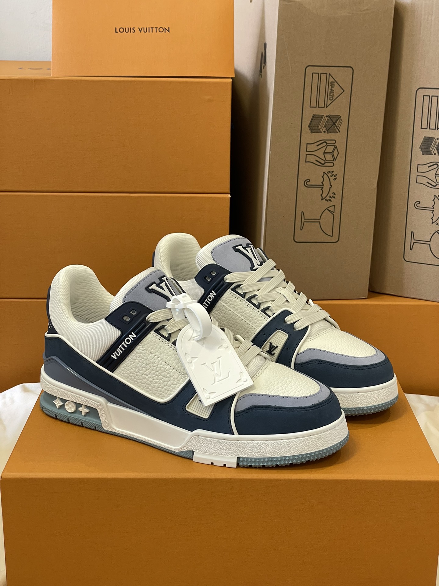 루이비통 LV 트레이너 스니커즈 블루