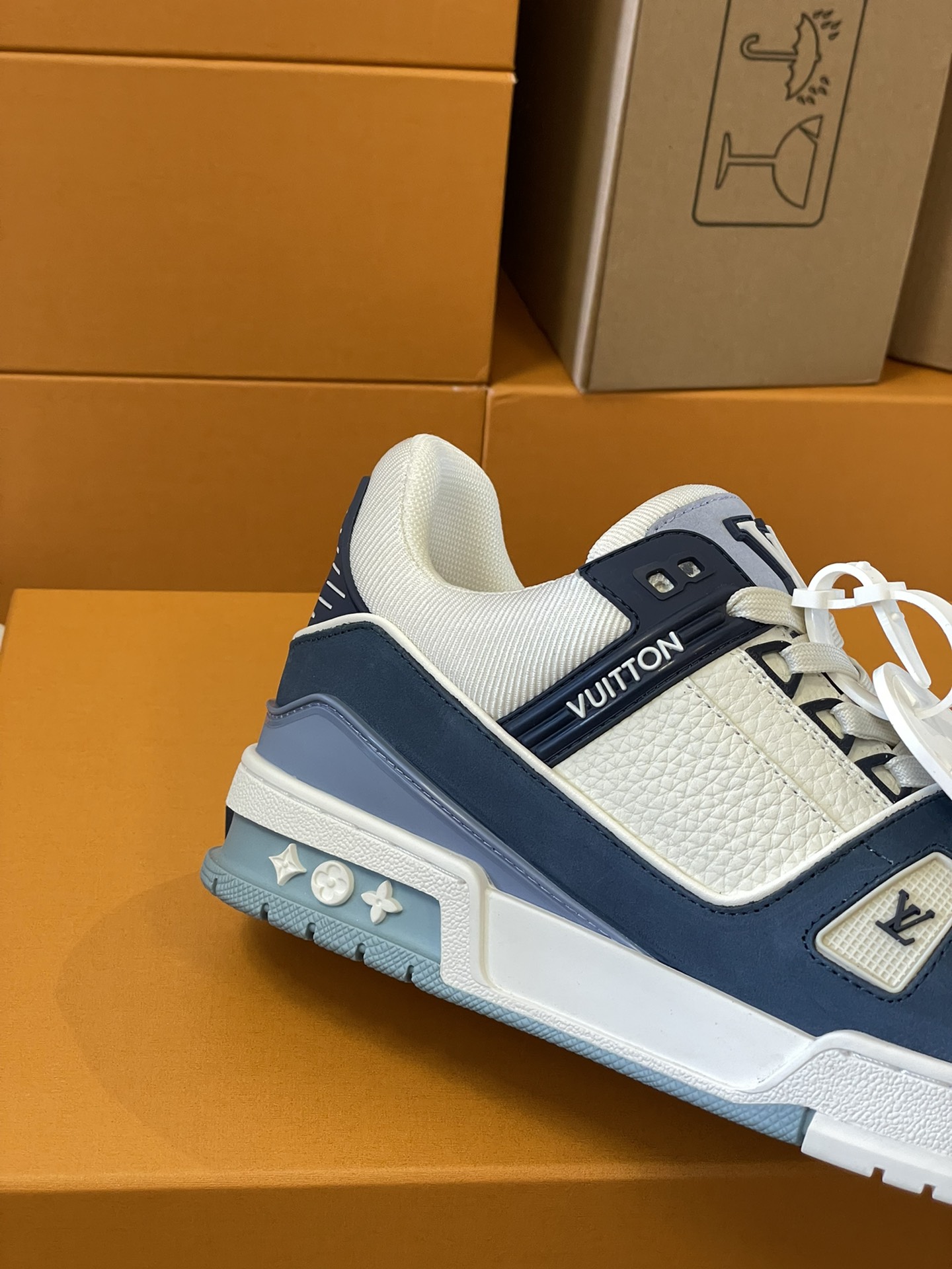루이비통 LV 트레이너 스니커즈 블루