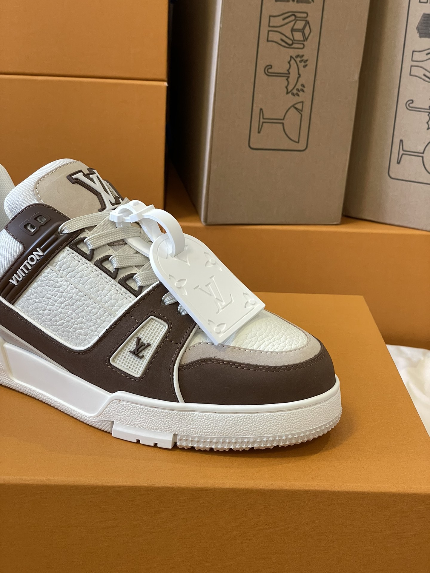 루이비통 LV 트레이너 스니커즈 브라운